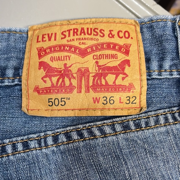 2 pairs of Levi Jeans - Picture 4 of 8